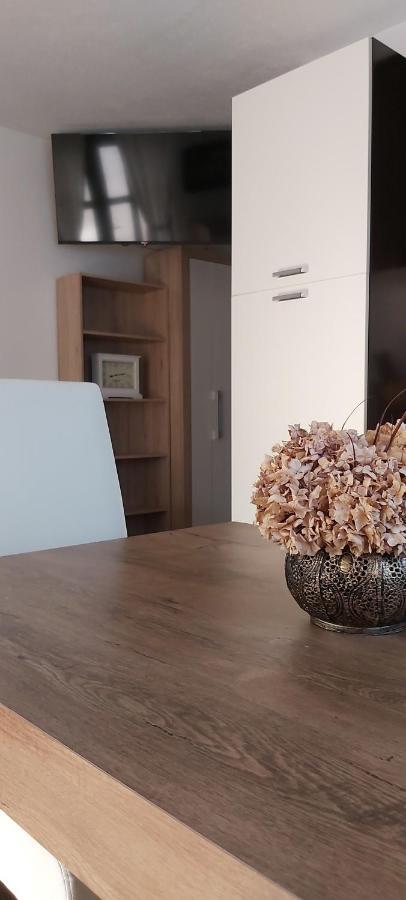 Apartment Iva Njivice Luaran gambar