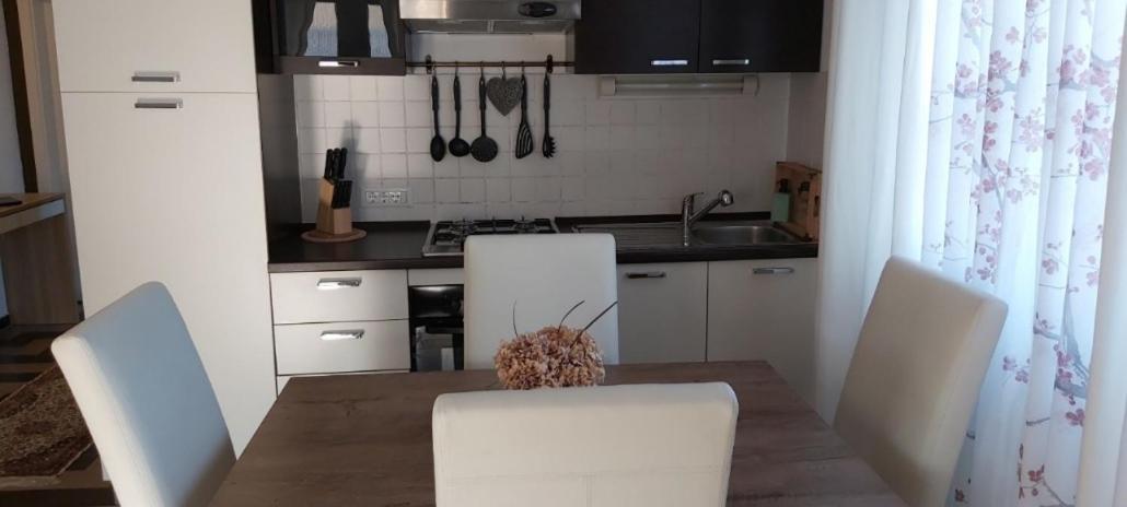 Apartment Iva Njivice Luaran gambar