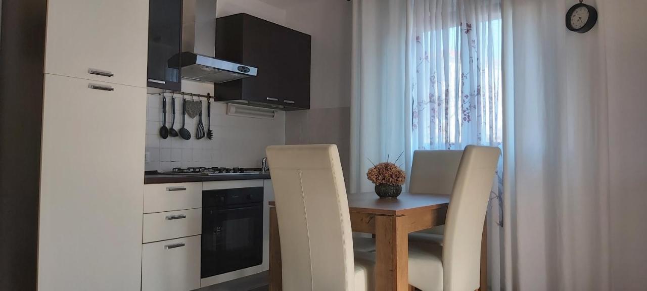Apartment Iva Njivice Luaran gambar