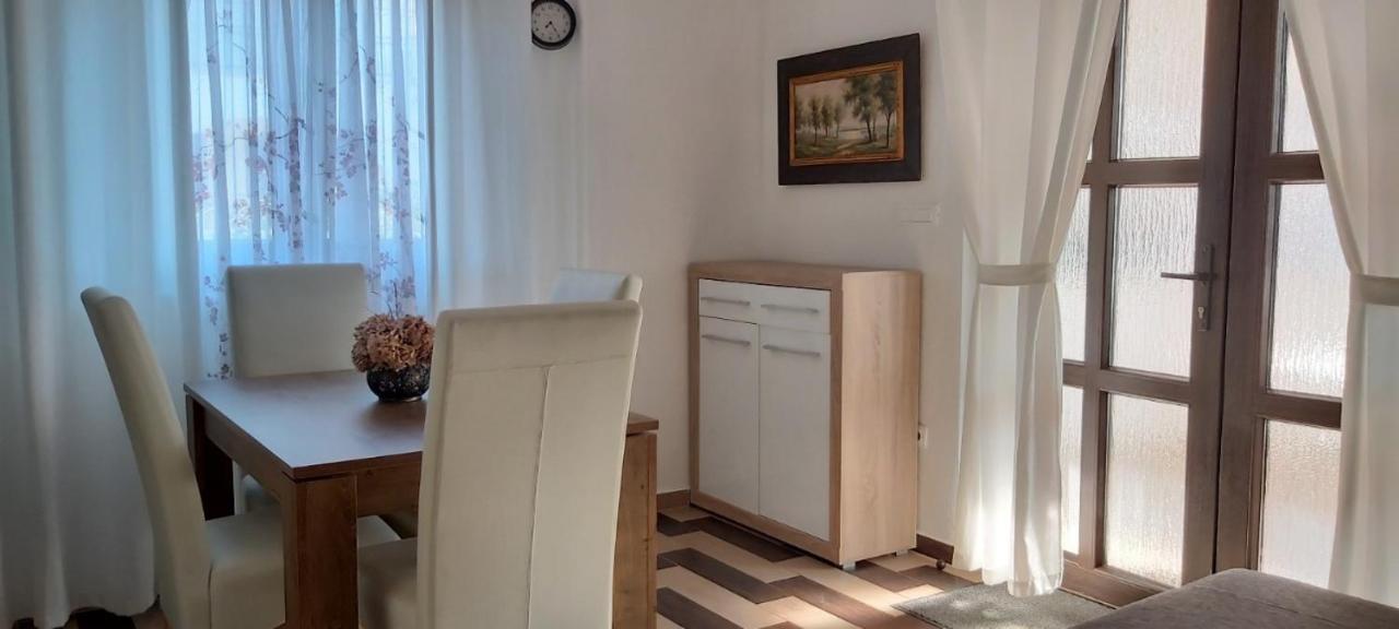 Apartment Iva Njivice Luaran gambar